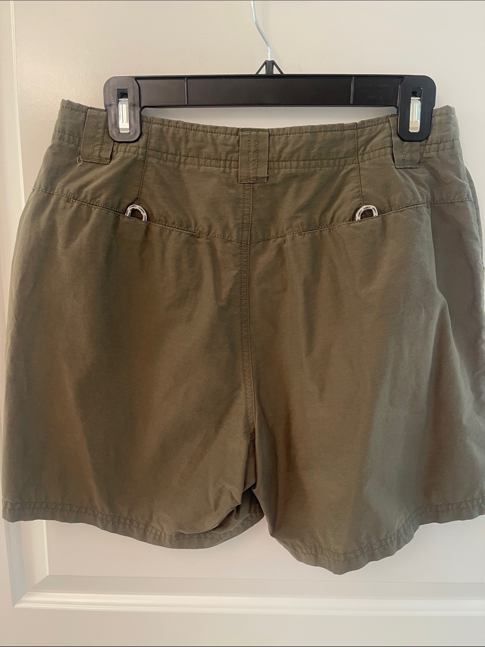 Columbia Women's Olive Cargo Shorts/ High Waisted - Picture 8 of 13
